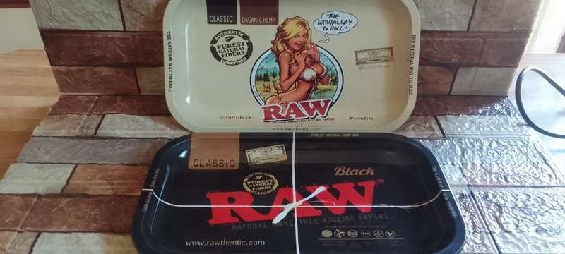 raw rolling trays x 2